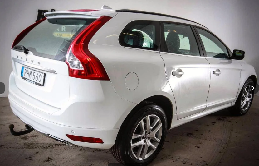 Left hand drive VOLVO XC 60 D4 MOMENTUM